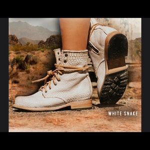 Freebird Manchester - White Snake (9)